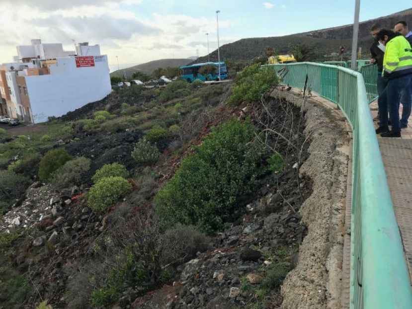 El Cabildo acomete la rehabilitaci&oacute;n del muro de contenci&oacute;n de la rotonda de la Avenida de los Artesanos de Ingenio