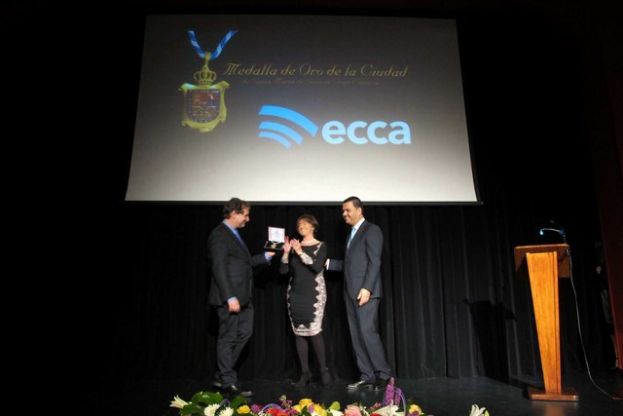 Guía: Entrega de la Medalla de Oro de la Ciudad a la emisora Radio Ecca