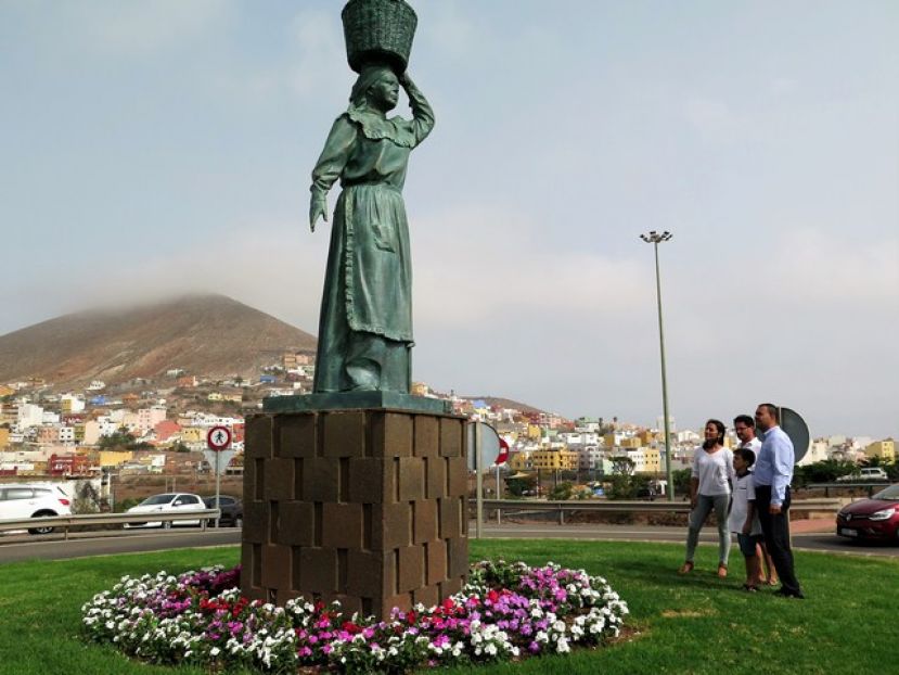 Restauradas las esculturas situadas en las rotondas de entrada a La Atalaya