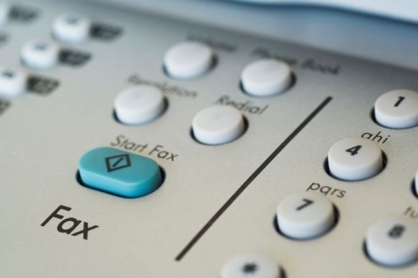 El fax desaparece en la Administración Pública Canaria, que usará el correo electrónico