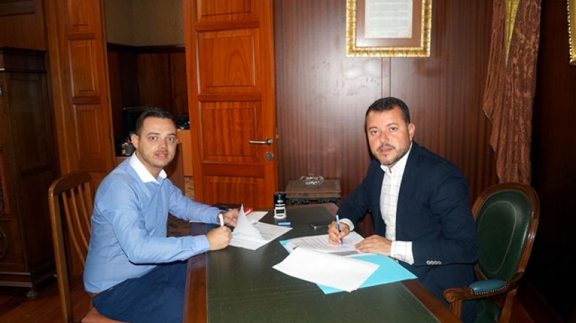 El alcalde de G&aacute;ldar firma un convenio de colaboraci&oacute;n con Cruz Roja