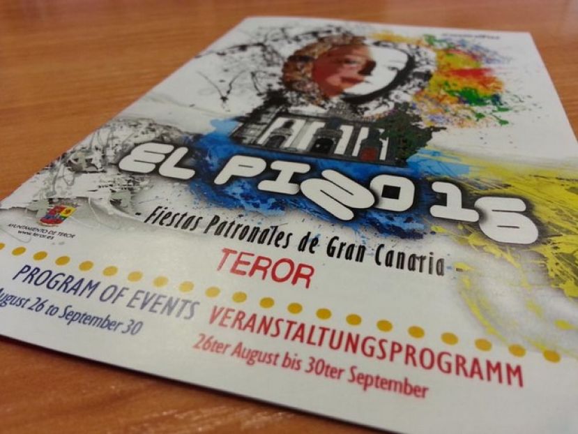 Teror: Promoci&oacute;n de la fiesta del Pino para los turistas en ingl&eacute;s y alem&aacute;n