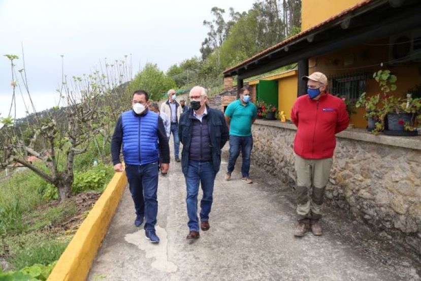 El Ayuntamiento de Valleseco se re&uacute;ne con el consejero del Sector Primario