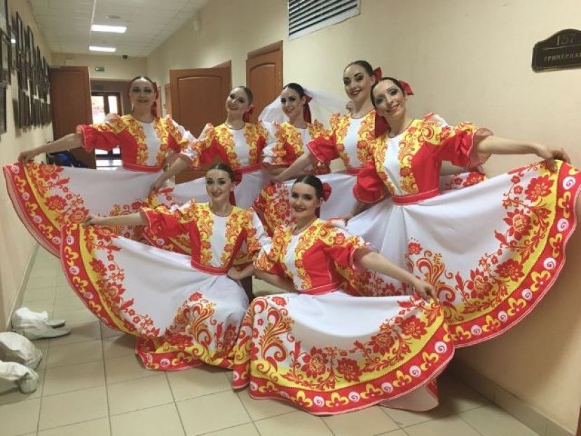 El Folclore de Indonesia, Rusia y Ben&iacute;n resuena en el Paraninfo de la ULPGC