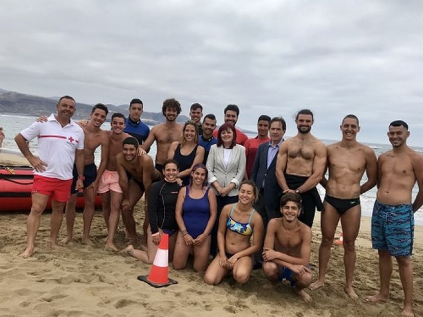 El Cabildo capacita a un grupo de 20 j&oacute;venes para trabajar como socorristas en playas, piscinas y parque acu&aacute;ticos