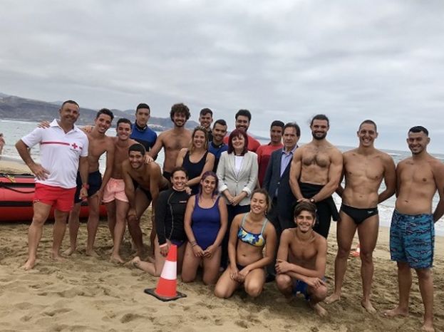 El Cabildo capacita a un grupo de 20 j&oacute;venes para trabajar como socorristas en playas, piscinas y parque acu&aacute;ticos