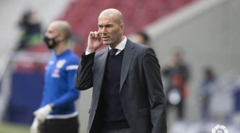 Zidane no asegura su continuidad: &quot;Puedes renovar 10 años y mañana estar fuera&quot;