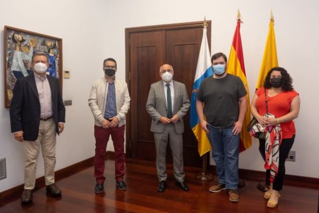El Presidente del Cabildo Antonio Morales ha recibido esta mañana al alumno Daniel Pérez Gómez como reconocimiento a sus méritos acádemicos
