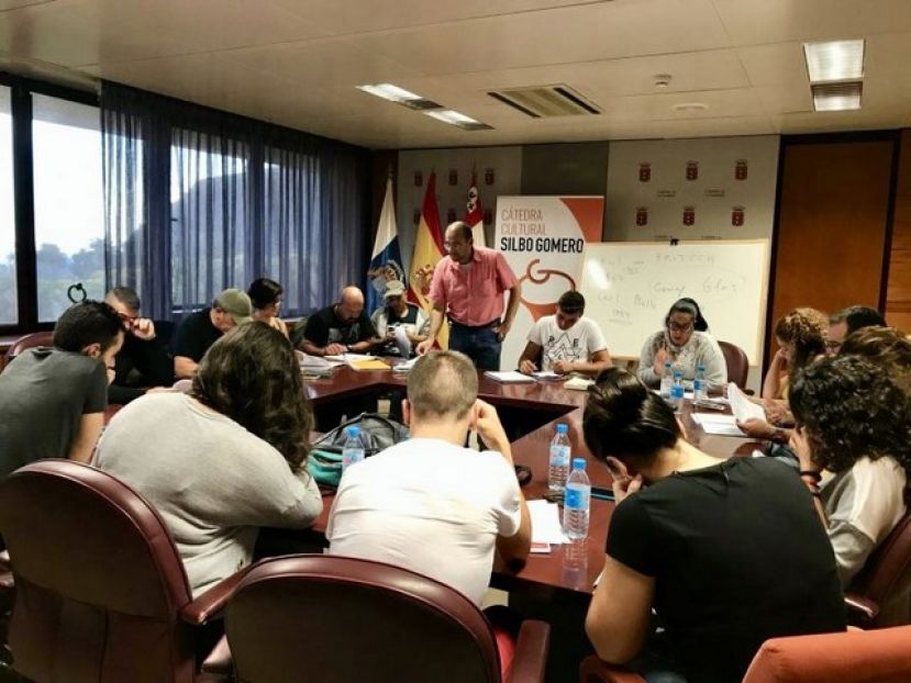 Una veintena de silbadores se forman en la C&aacute;tedra de Silbo Gomero
