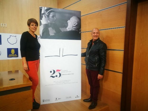 Una exposici&oacute;n de fotos, bocetos y vestidos repasa la trayectoria del dise&ntilde;ador Jos&eacute; Garc&iacute;a en su 25&ordm; aniversario en la moda