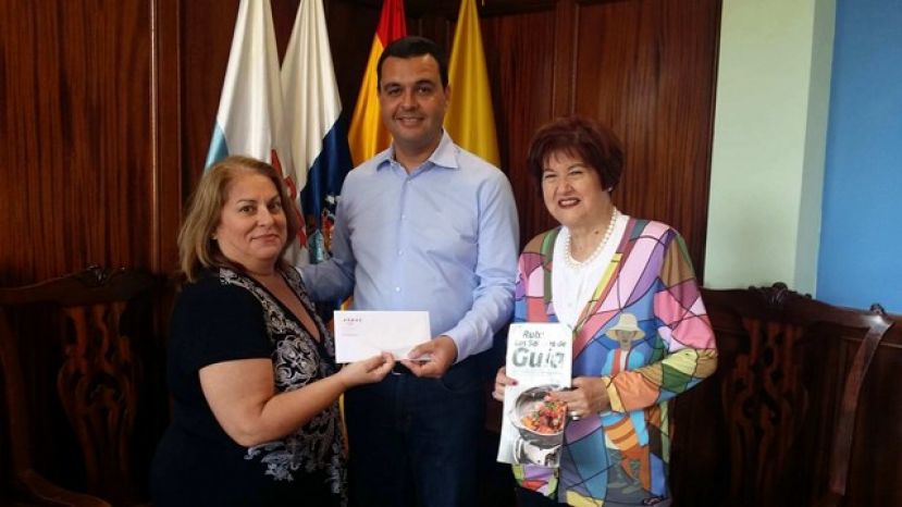 Guía: Entrega del premio de un viaje para dos personas a una isla del Archipiélago