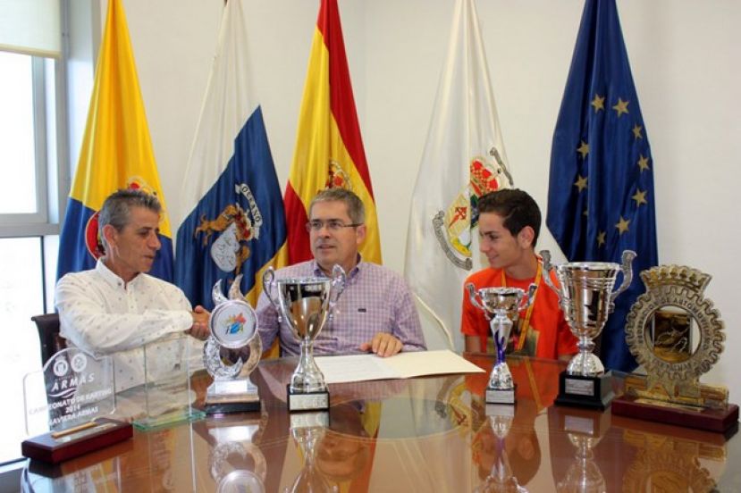 Karting: Simón Medina López recibido por el alcalde de San Bartolomé de Tirajana