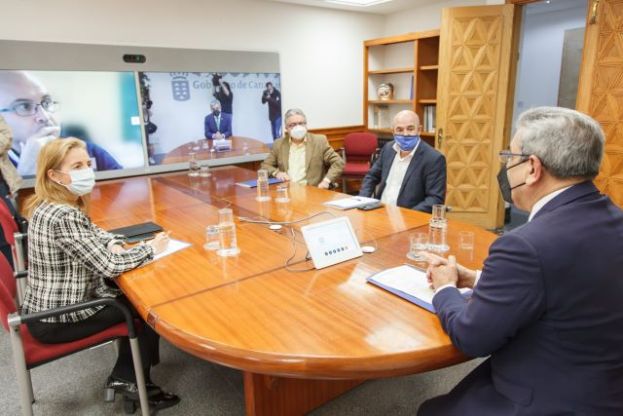 Rodr&iacute;guez intensifica el di&aacute;logo con las patronales tur&iacute;sticas para las ayudas