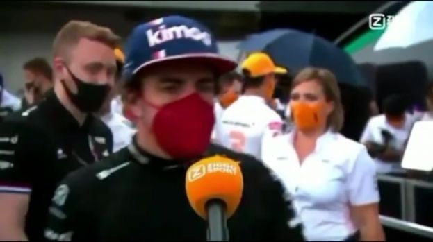 Alonso, indignado con la acci&oacute;n de Vettel, que le arruin&oacute; la carrera