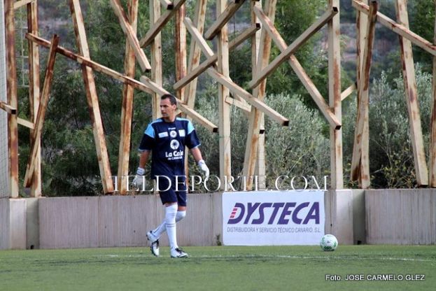 3&ordm; Divisi&oacute;n: En el Villa, el portero Orlando Quintana se vuelve a vestir de corto