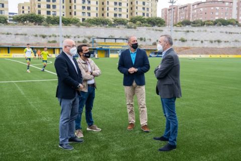 Renovado y listo el campo de f&uacute;tbol 11 de la Ciudad Deportiva de Siete Palmas