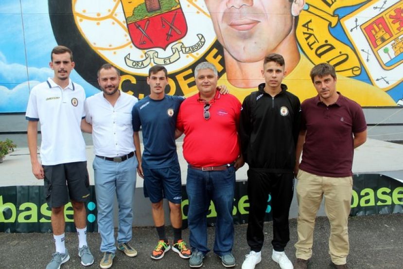 El Arucas Club de F&uacute;tbol present&oacute; la nueva equipaci&oacute;n Acerbis