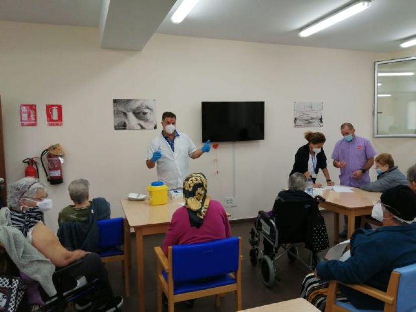 Gáldar: Arranca en el Centro de Día de Barrial la vacunación contra el covid19