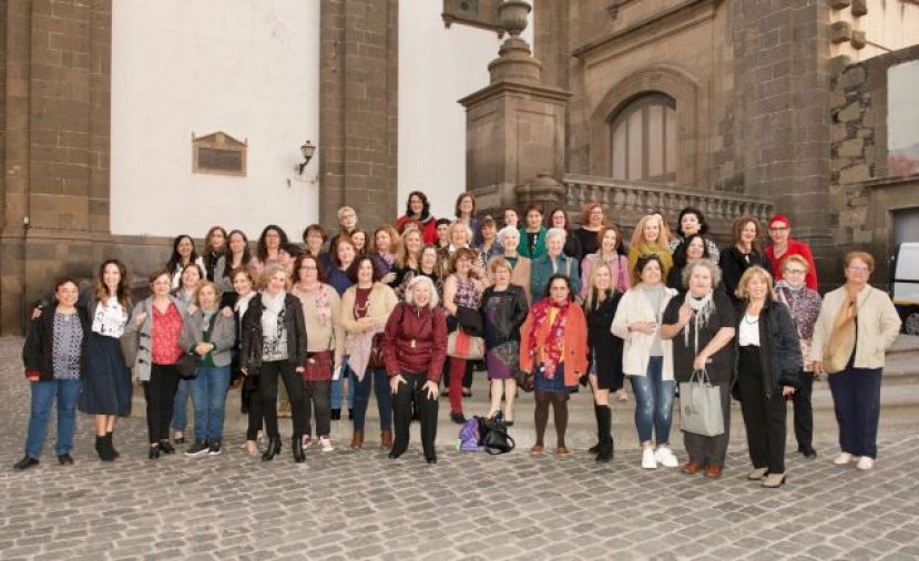 Reuni&oacute;n de un centenar de autoras en la Casa de Col&oacute;n en &lsquo;Mujeres que escriben&rsquo;