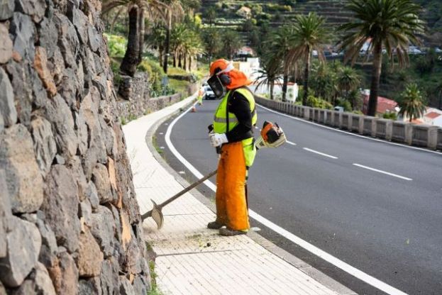 La Gomera: m&aacute;s de 3,5 millones euros anuales para mantenimiento de carreteras
