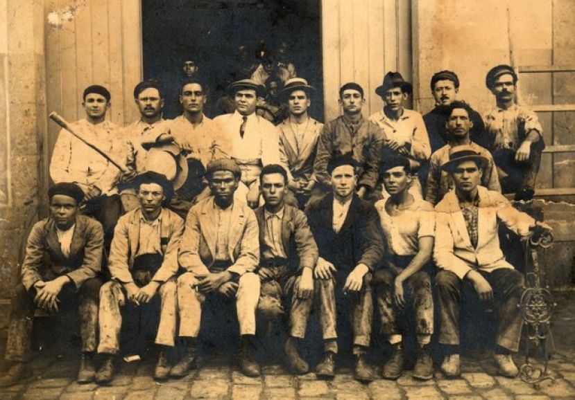 La muestra ‘Metrópolis Atlántica’ resume en imágenes un siglo de transformación