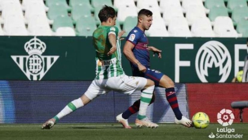 Huesca, Elche y Valladolid se jugar&aacute;n la permanencia en la &uacute;ltima jornada