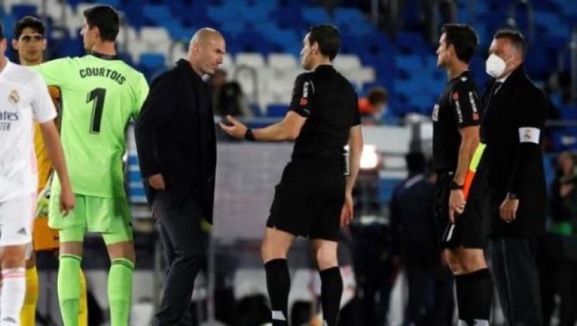 Zidane pidi&oacute; explicaciones a Mart&iacute;nez Munuera pero no fue amonestado