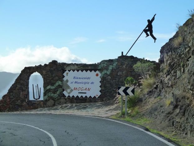 Mog&aacute;n invierte 15.000 euros en un local como velatorio en Veneguera