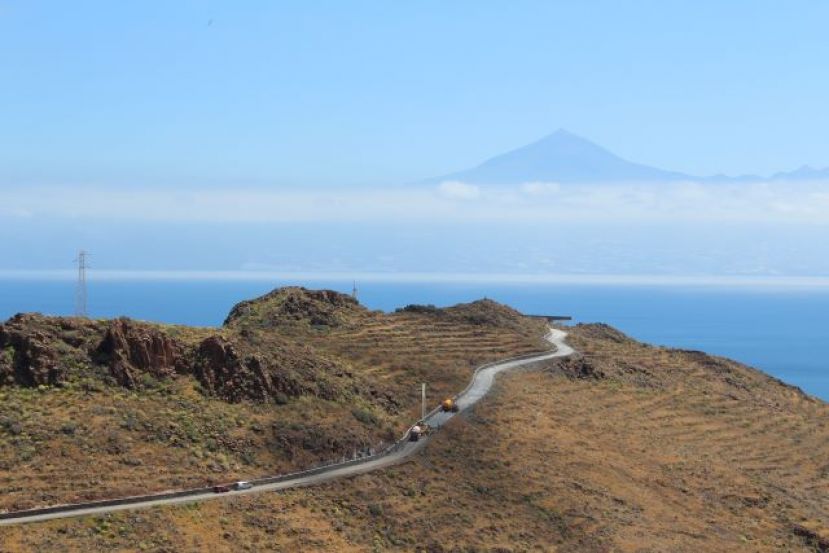 Avanzan los trabajos de pavimentación del acceso al Mirador de El Cristo en La Gomera