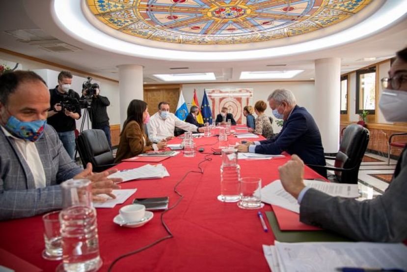 Lanzarote rebaja el nivel de alerta del 4 al 3 debido a su mejor&iacute;a en datos pand&eacute;micos