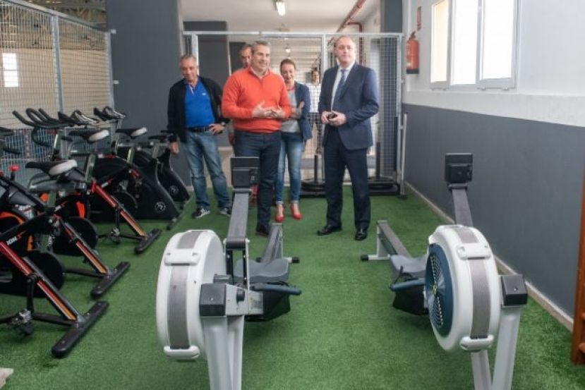 El consejero de Deportes visita Firgas y se compromete a realizar obras de mejora