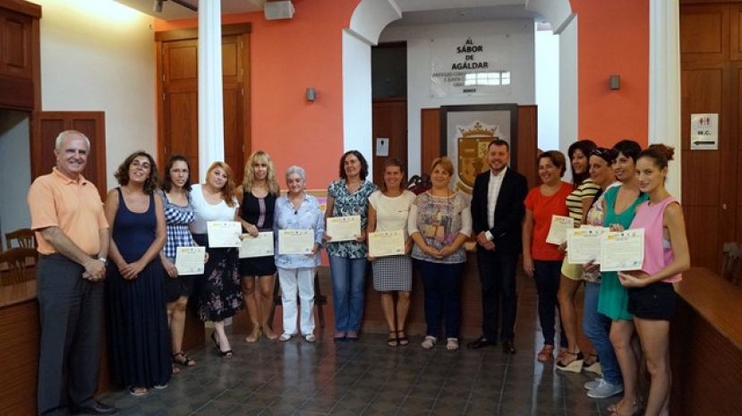 Un total de 15 mujeres mejoran su formaci&oacute;n a trav&eacute;s del Programa Clara