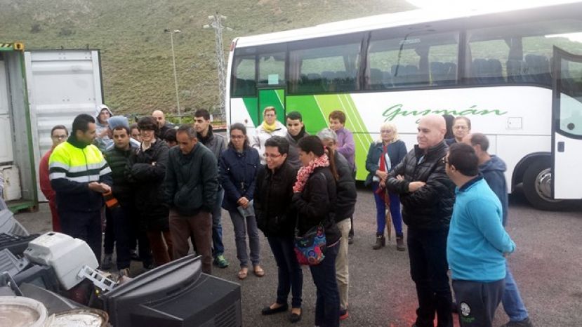 El Centro Ocupacional de Gáldar aprende a reciclar