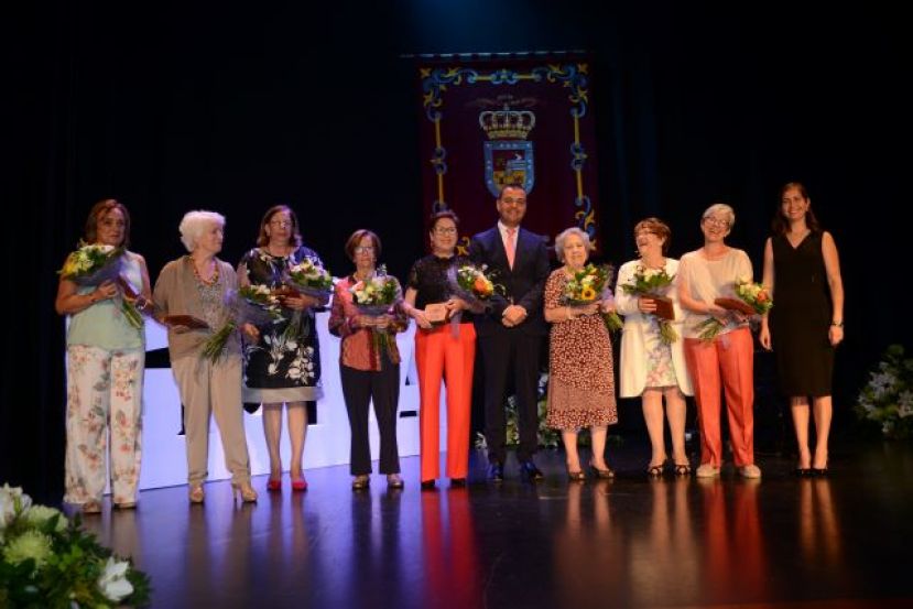 Guía: Emotivo Homenaje a las matronas del Hospital de San Roque