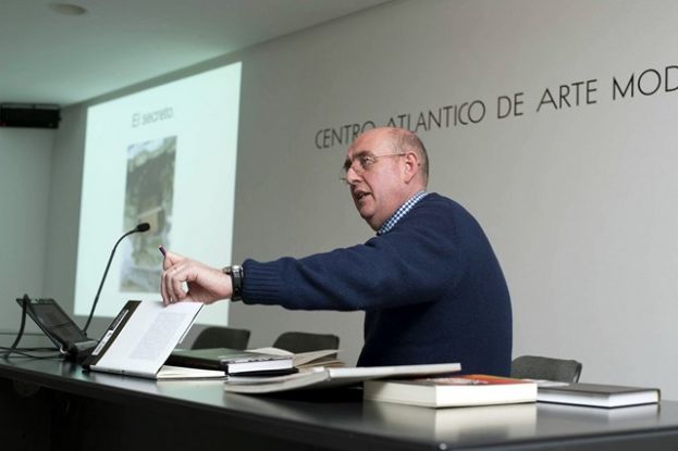 El filósofo, escritor y profesor Fernando Castro Flórez imparte una conferencia
