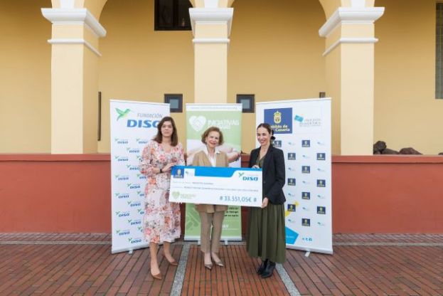 Entrega del cheque por el Concierto de Navidad a Iniciativas Humanas