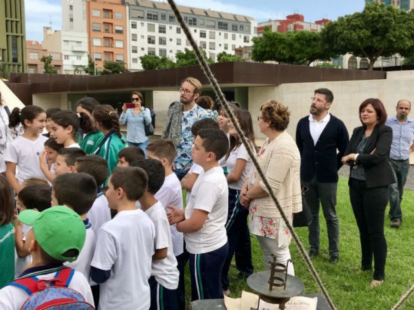 M&aacute;s de 600 menores caminan de la mano de un trovador a trav&eacute;s de las historias de Gran Canaria