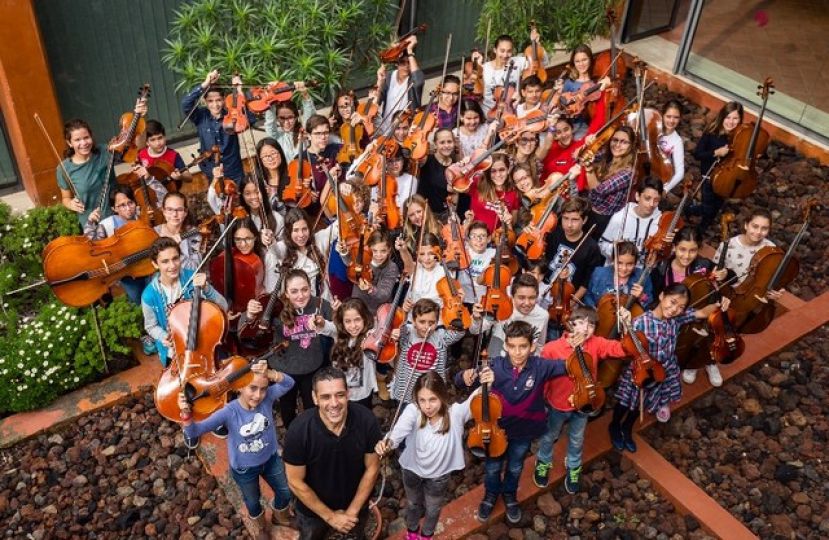 La Agrupación de Cuerda de la Academia de la OFGC en los Hospitales Insular y Dr. Negrín