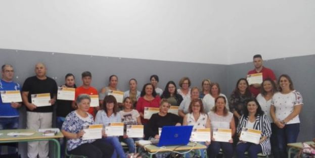 Gu&iacute;a: Un total de 25 personas reciben diploma de &ldquo;Monitor de Comedor Escolar&rdquo;