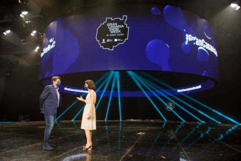 La imponente pasarela circular, lista para acoger desde ma&ntilde;ana los desfiles de una renovada Semana de Moda Ba&ntilde;o Gran Canaria en Expomeloneras