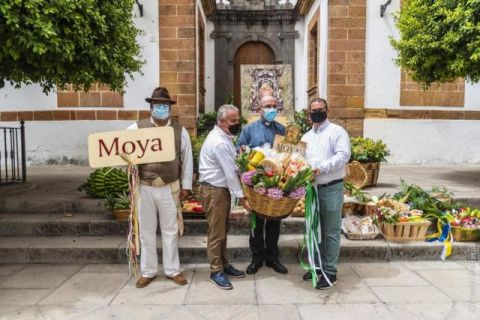 El Ayuntamiento de la Villa de Moya entregó la ofrenda de 1.500 kilos de alimentos