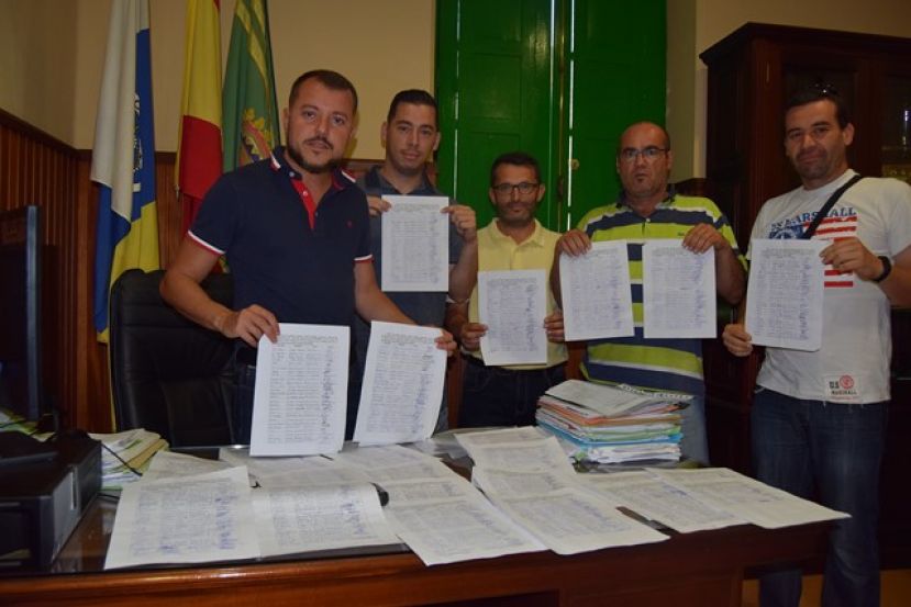 UD. Barrial: El Alcalde recibe hoy 984 firmas recogidas en contra del Presidente