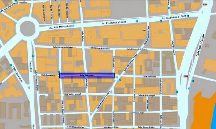 La calle Barcelona, entre las calles Valencia y General Mas Gaminde, se cierra al tr&aacute;fico