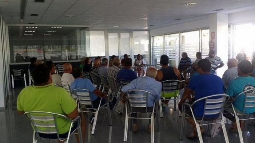 Onalia Bueno se compromete con los pescadores de Playa Mogán