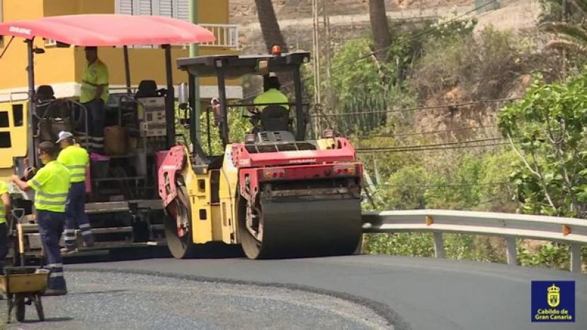 El Cabildo distribuye 2,1 millones entre los ayuntamientos para reasfaltados municipales, el doble que en 2017