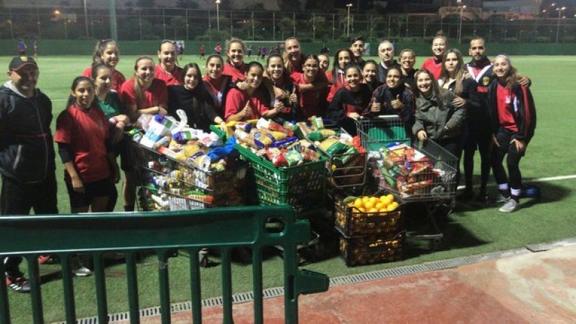 El Unión Viera entrega a Cáritas más de 1.200 kilos de comida