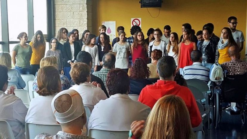 El Coro Juvenil de la OFGC actu&oacute; para los pacientes del Hospital Doctor Negr&iacute;n