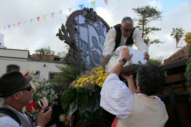 La Villa de Moya rinde tributo a San Antonio de Padua con su romería-ofrenda