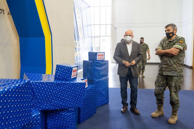 Entrega de material deportivo para los niños y jóvenes en el Líbano