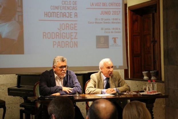 Rodríguez Padrón: “La crítica literaria se ha sometido a la superficialidad y le hace la ola”